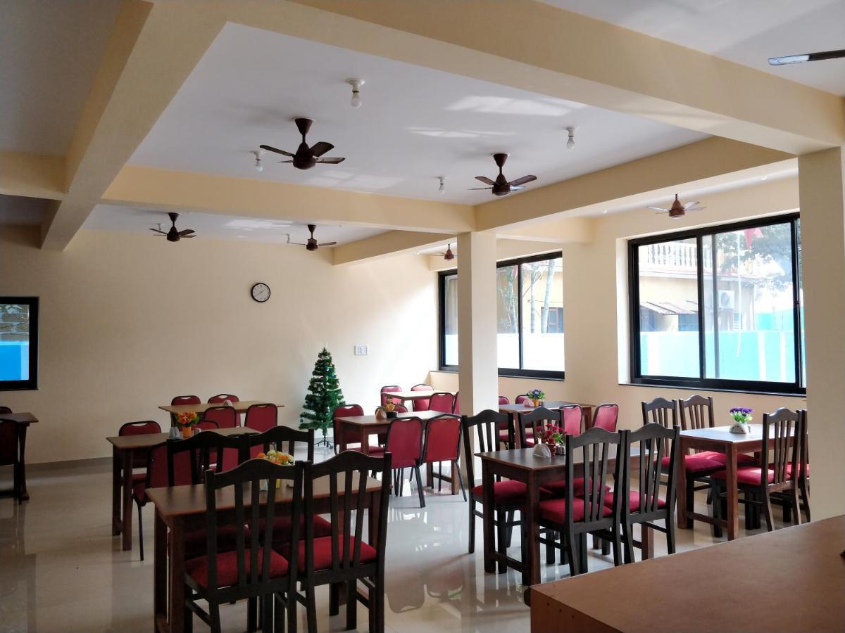 Dom'S Inn Calangute Buitenkant foto