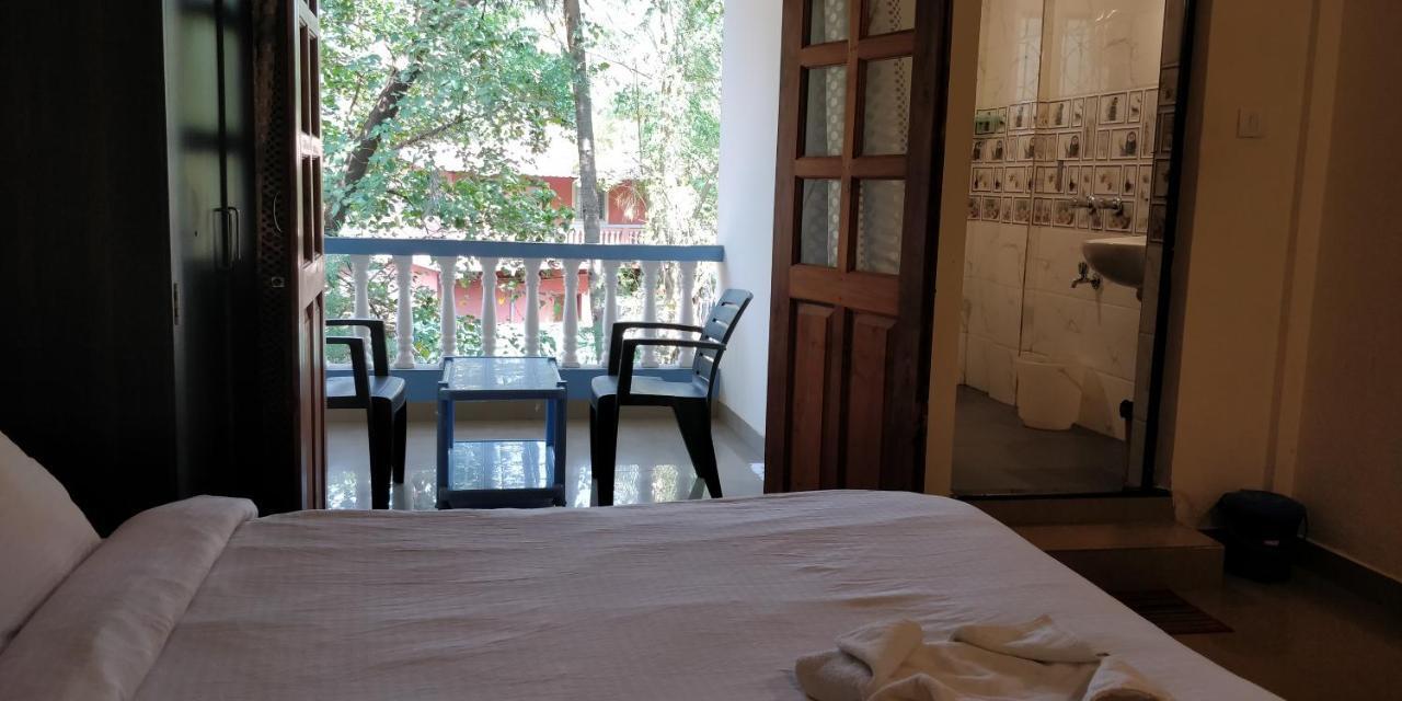 Dom'S Inn Calangute Buitenkant foto